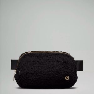 NWT Lululemon Everywhere Fleece Belt Bag 1L Black /Gold